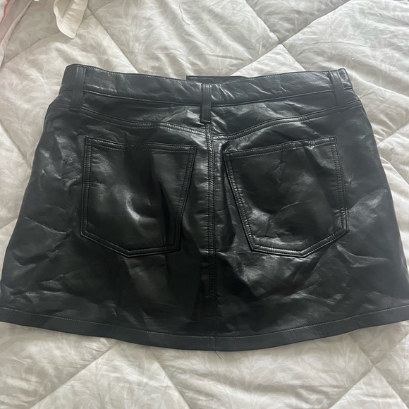 Recycled Leather Liv Mini Skirt in Detox
AGOLDE - Picture 4 of 5